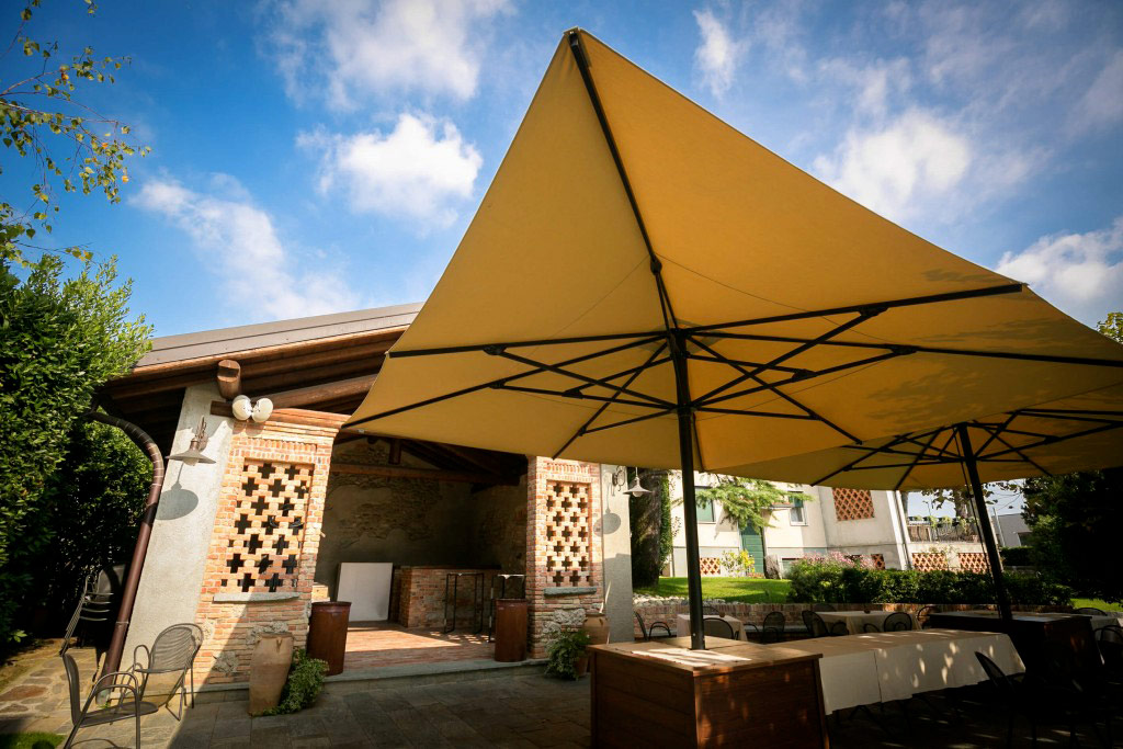 Capanna – Allestimento Esterno Capanna - Allestimento Esterno